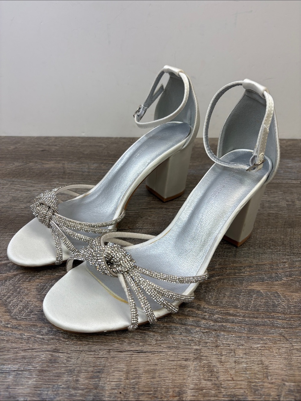 London Rebel Rhinestone Knot Block Heel Sandals Ivory Satin Size 39/US 8